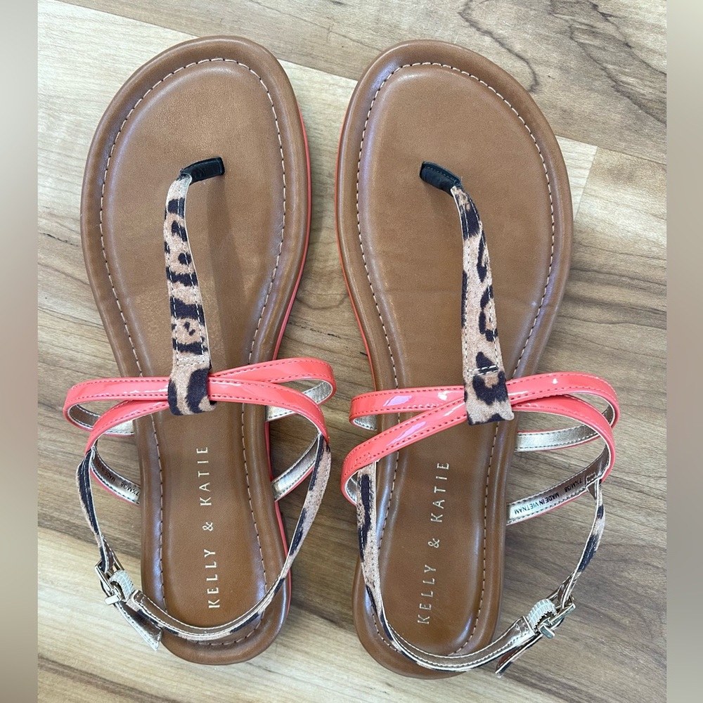Kelly and Katie Flat Sandals Size 7 1/2
Orange Patent Leather & Leopard Straps